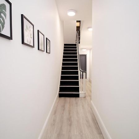 Fully Equipped Kitchen, Parking, City Centre Суонзи Екстериор снимка