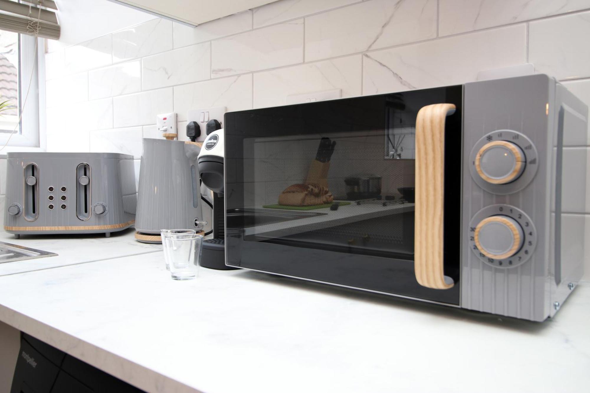 Fully Equipped Kitchen, Parking, City Centre Суонзи Екстериор снимка