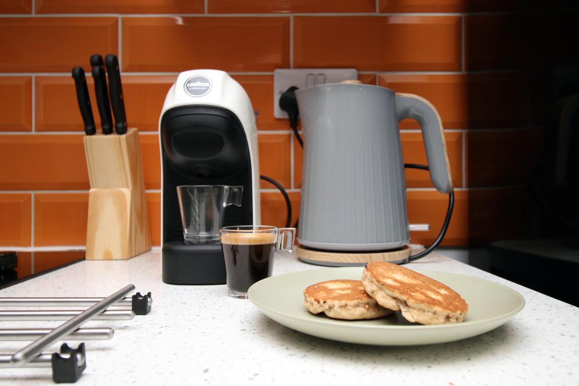 Fully Equipped Kitchen, Parking, City Centre Суонзи Екстериор снимка