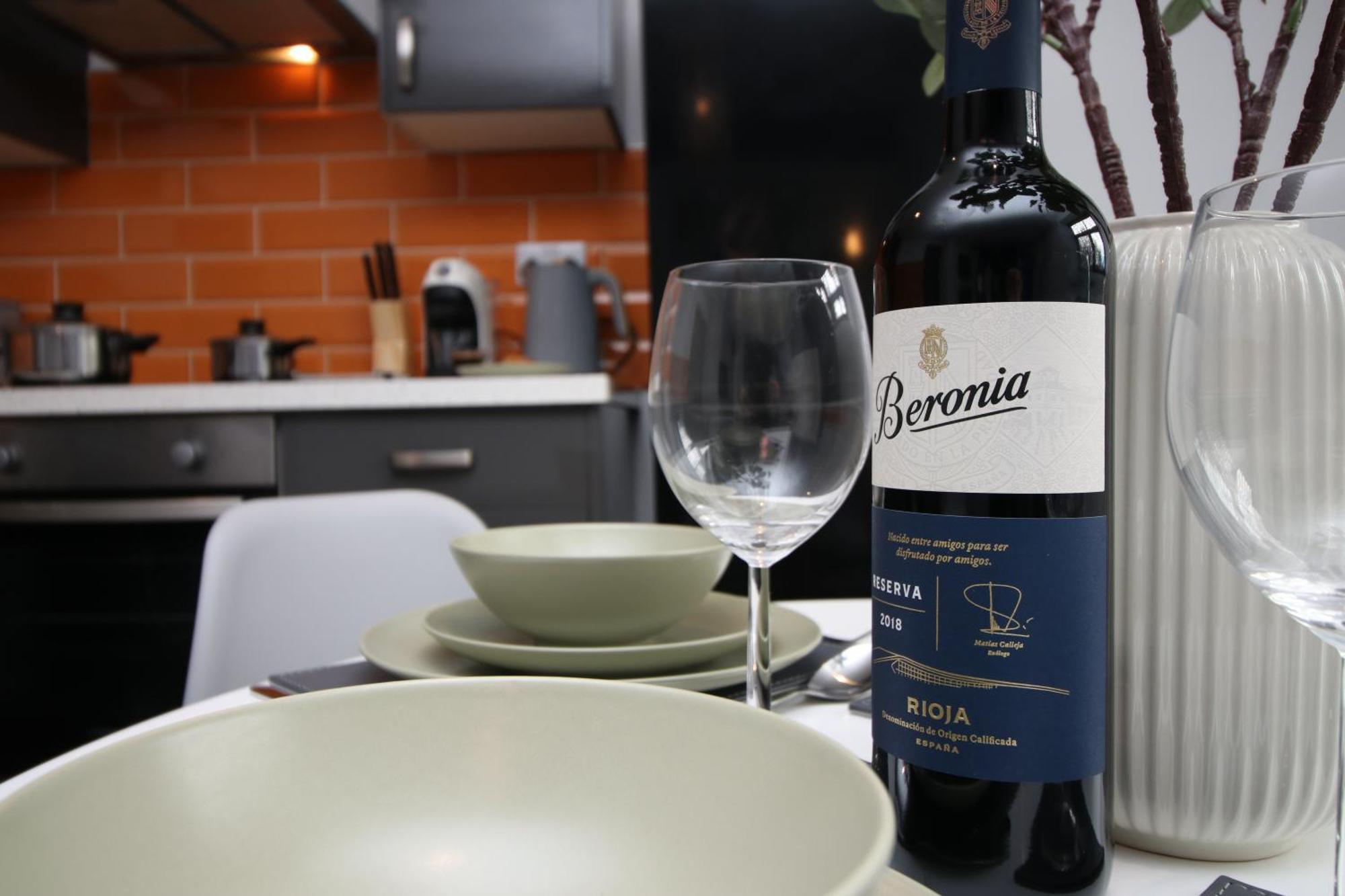 Fully Equipped Kitchen, Parking, City Centre Суонзи Екстериор снимка