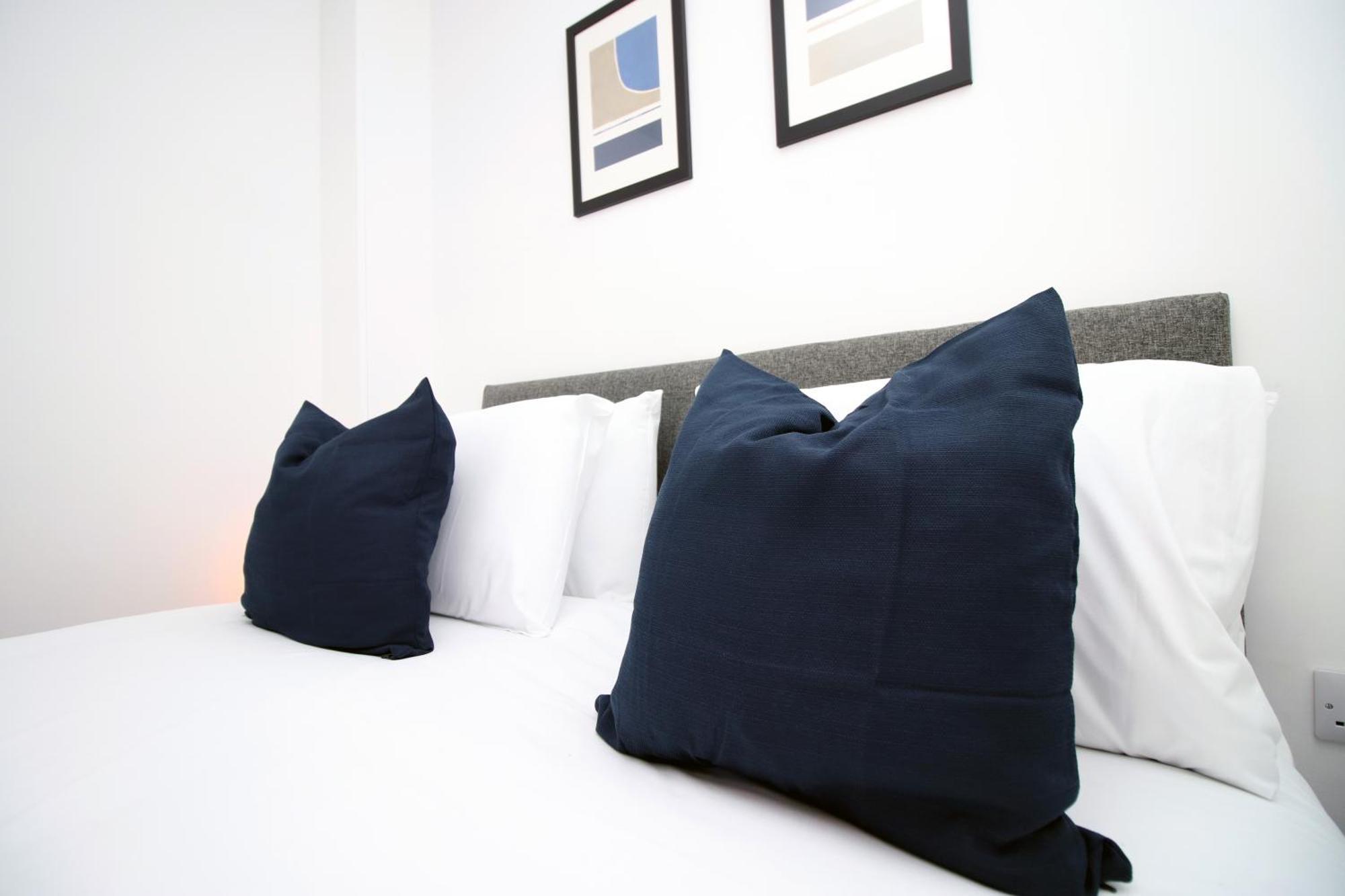 Fully Equipped Kitchen, Parking, City Centre Суонзи Екстериор снимка