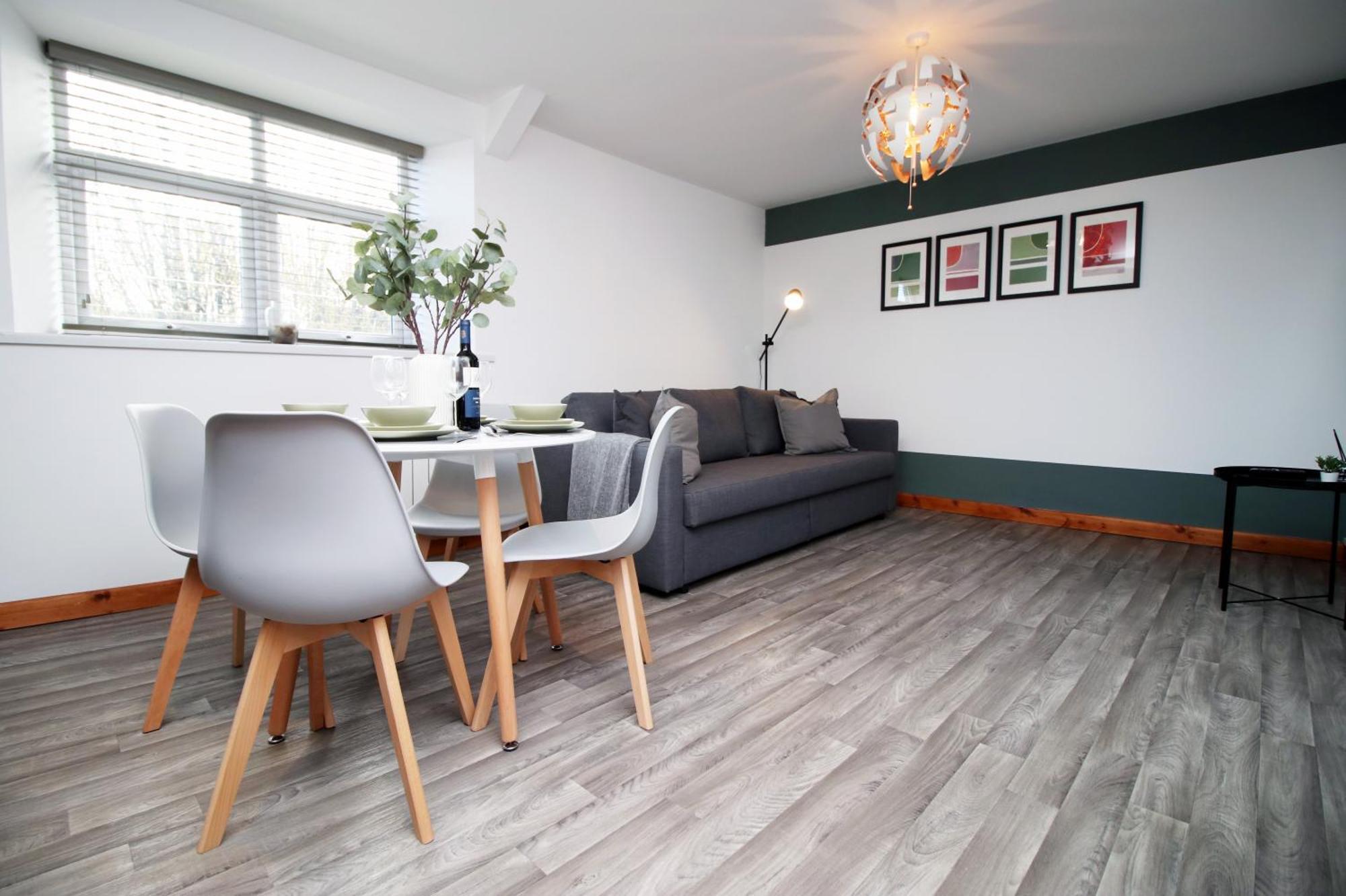 Fully Equipped Kitchen, Parking, City Centre Суонзи Екстериор снимка