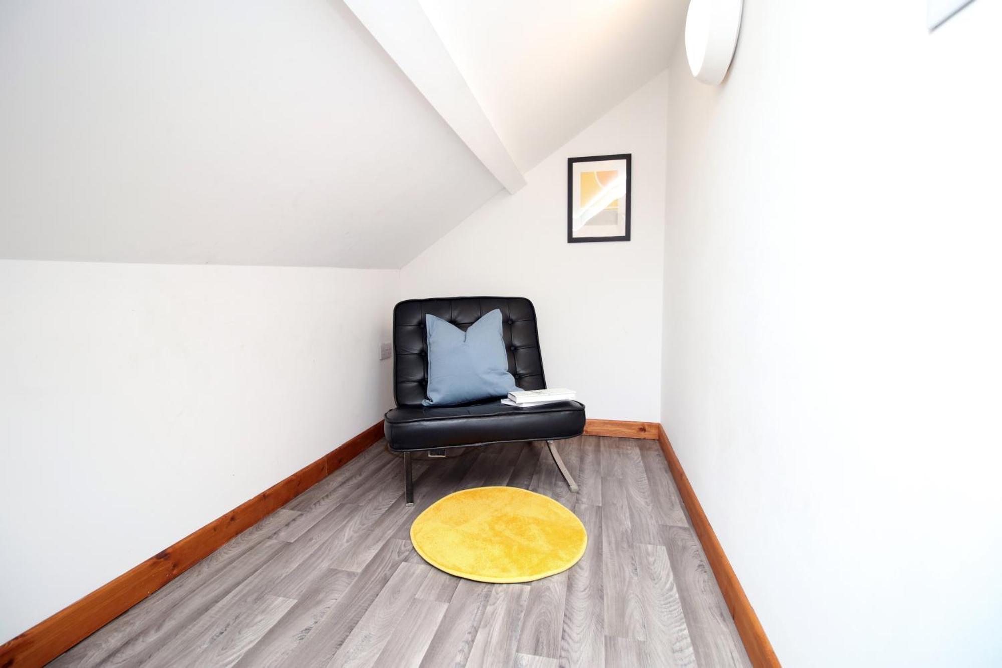 Fully Equipped Kitchen, Parking, City Centre Суонзи Екстериор снимка