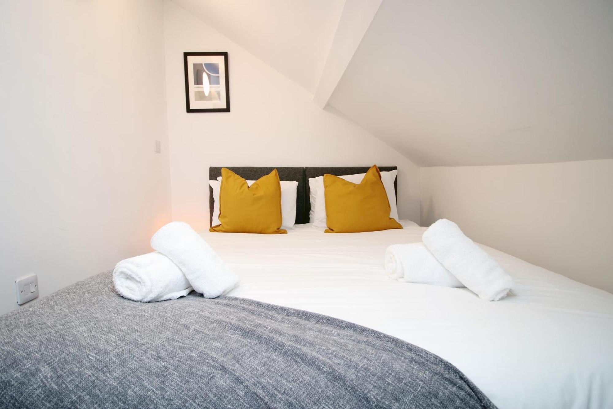 Fully Equipped Kitchen, Parking, City Centre Суонзи Екстериор снимка