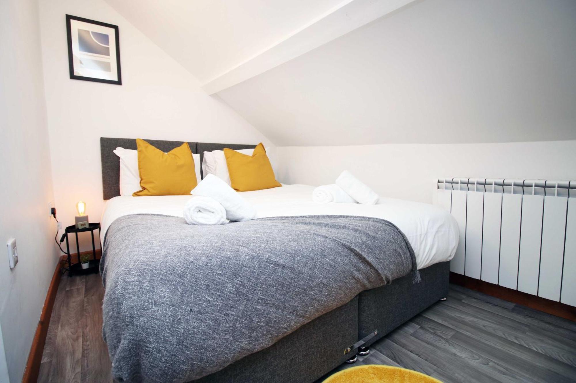 Fully Equipped Kitchen, Parking, City Centre Суонзи Екстериор снимка