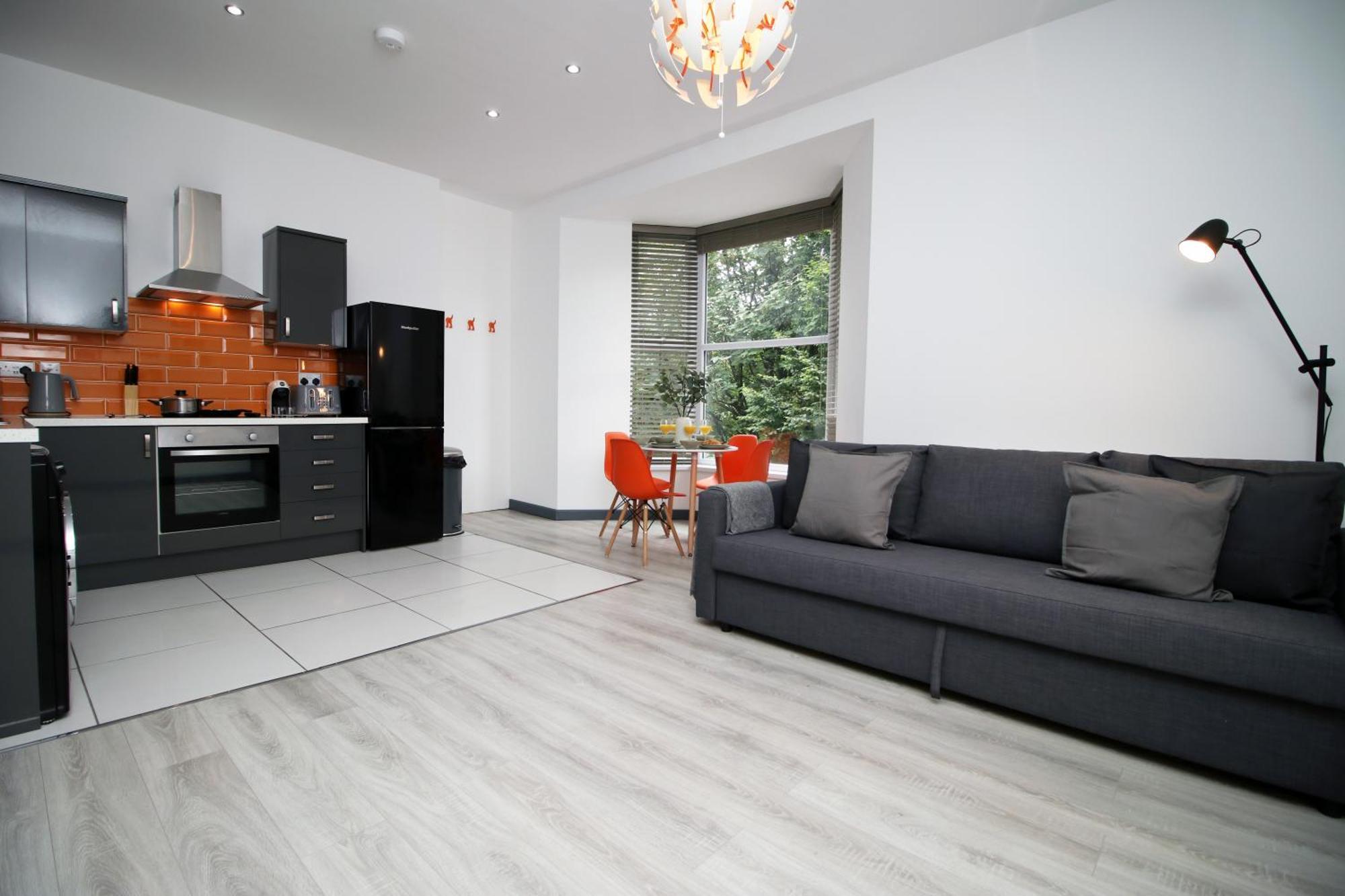 Fully Equipped Kitchen, Parking, City Centre Суонзи Екстериор снимка