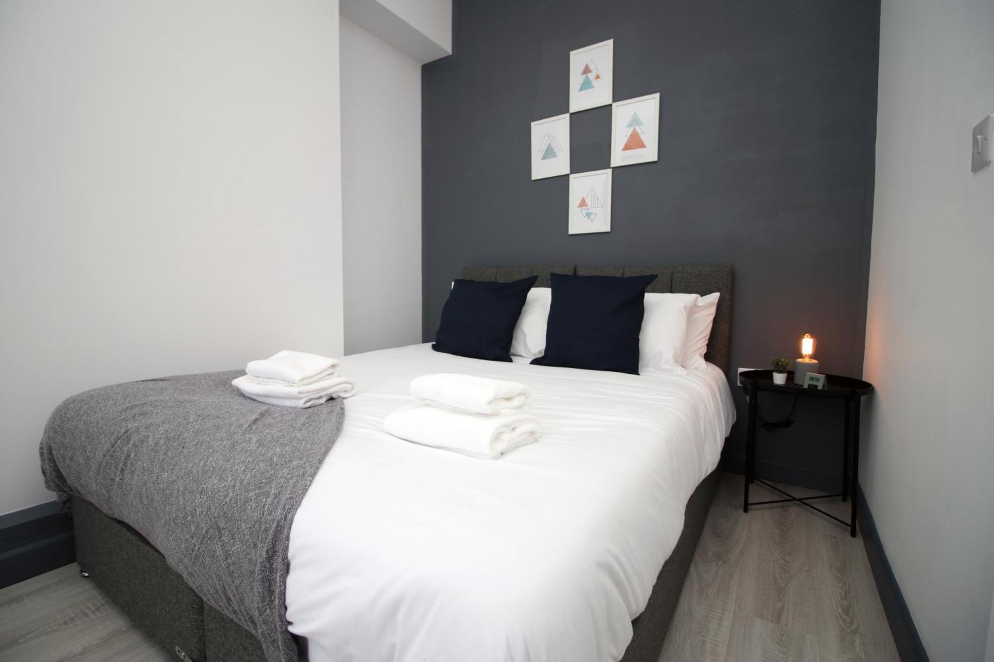 Fully Equipped Kitchen, Parking, City Centre Суонзи Екстериор снимка
