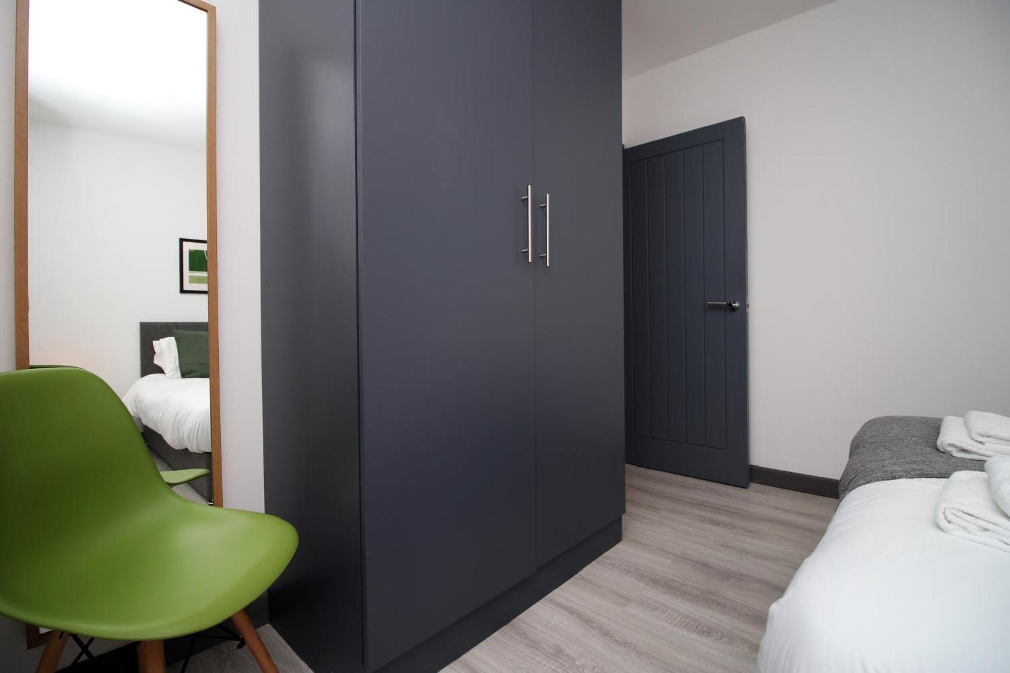 Fully Equipped Kitchen, Parking, City Centre Суонзи Екстериор снимка