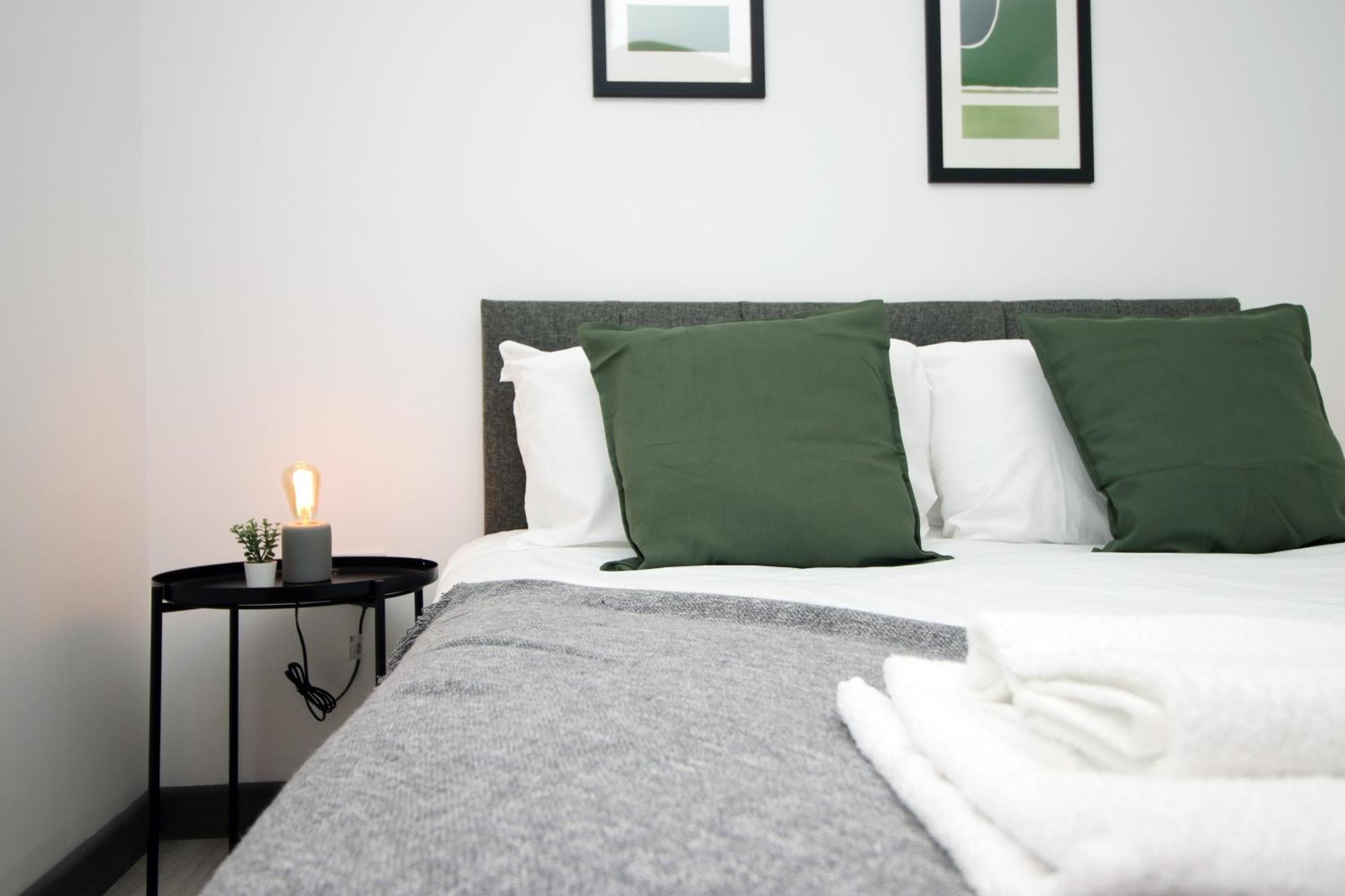 Fully Equipped Kitchen, Parking, City Centre Суонзи Екстериор снимка