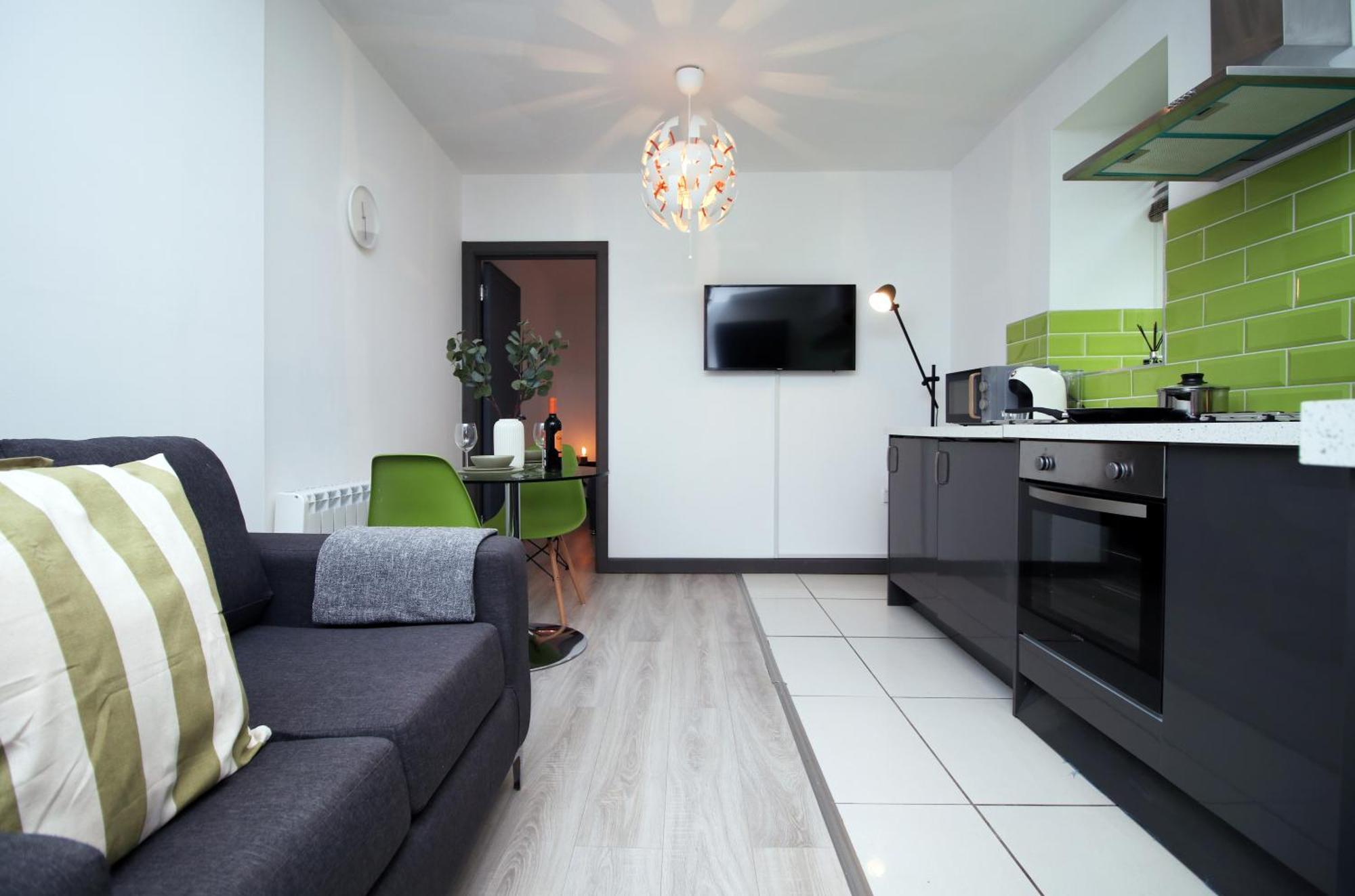 Fully Equipped Kitchen, Parking, City Centre Суонзи Екстериор снимка
