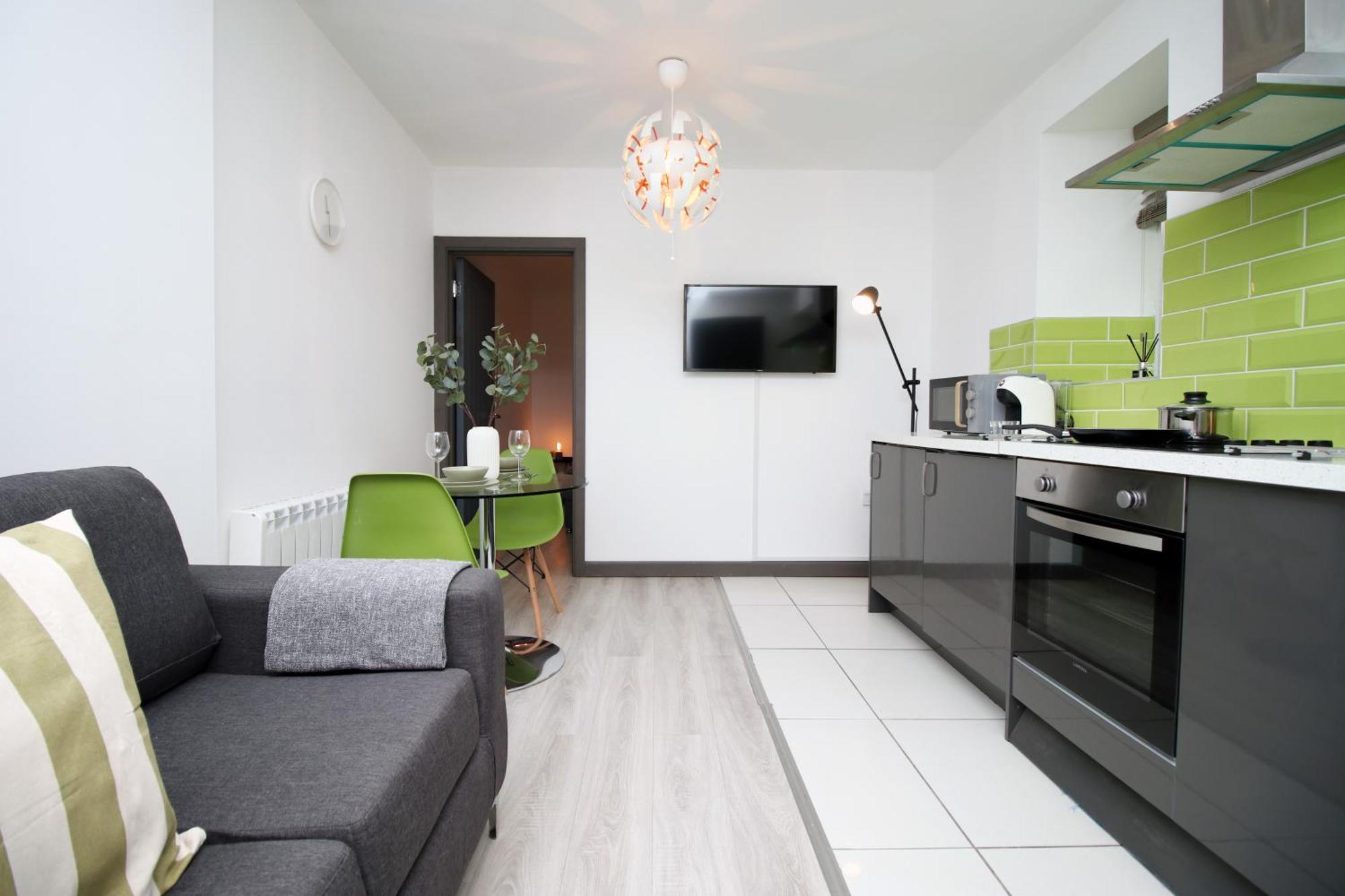 Fully Equipped Kitchen, Parking, City Centre Суонзи Екстериор снимка