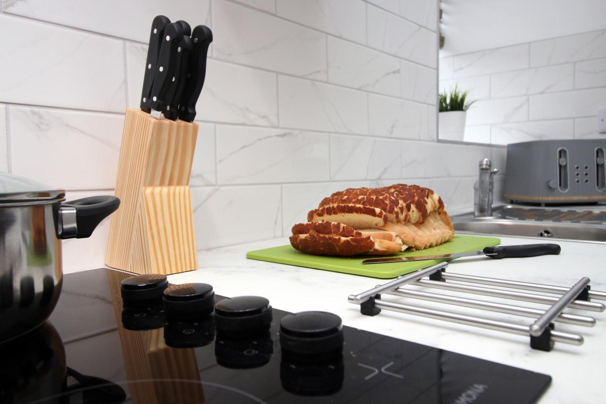 Fully Equipped Kitchen, Parking, City Centre Суонзи Екстериор снимка