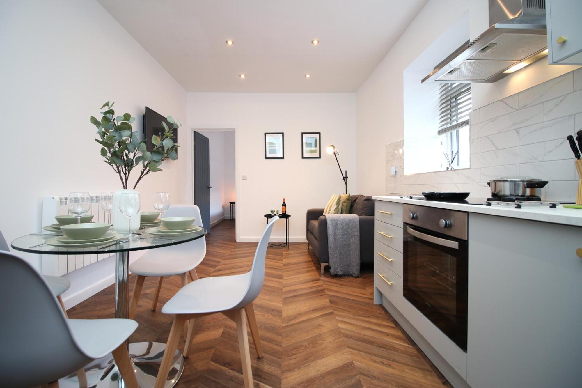 Fully Equipped Kitchen, Parking, City Centre Суонзи Екстериор снимка