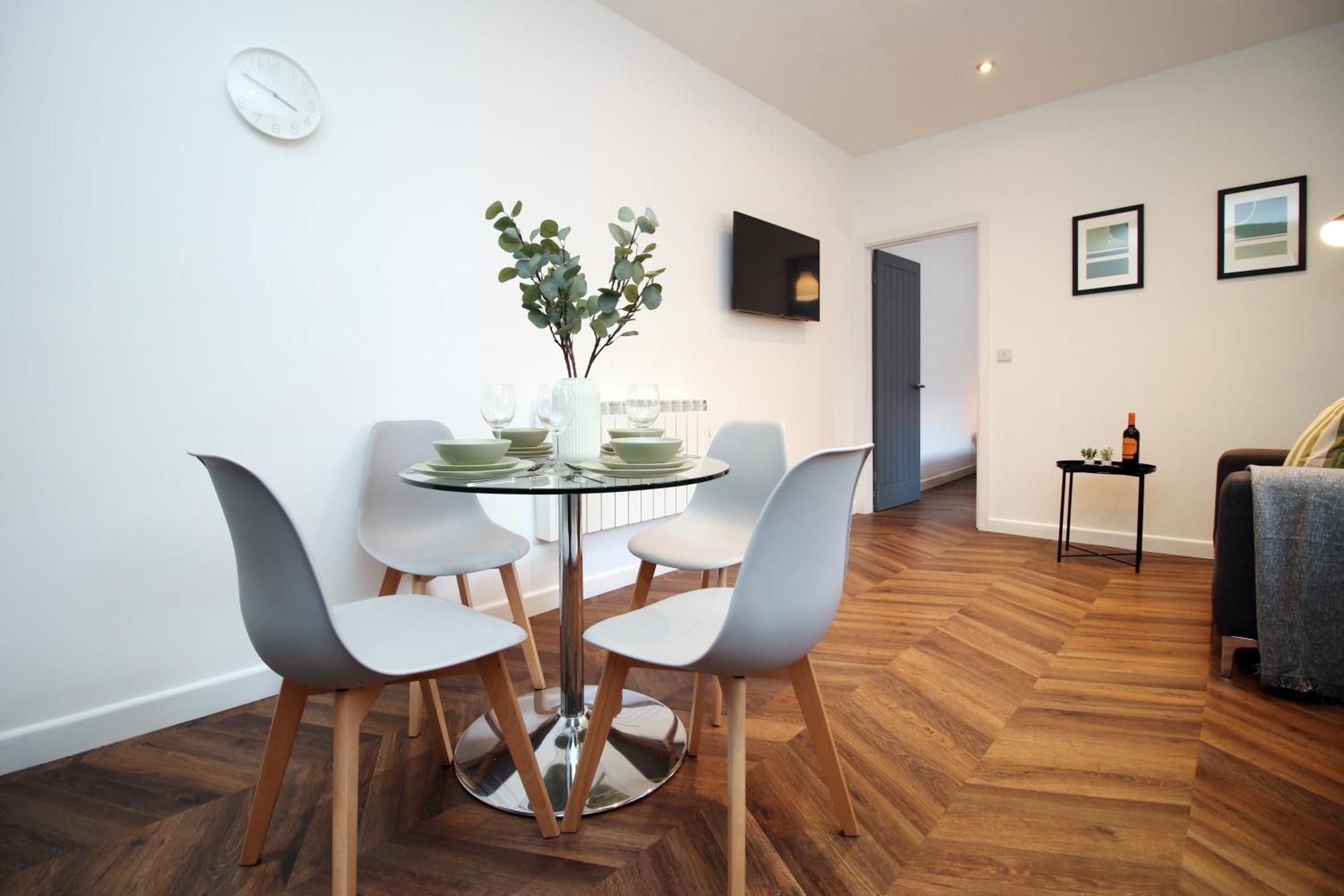 Fully Equipped Kitchen, Parking, City Centre Суонзи Екстериор снимка