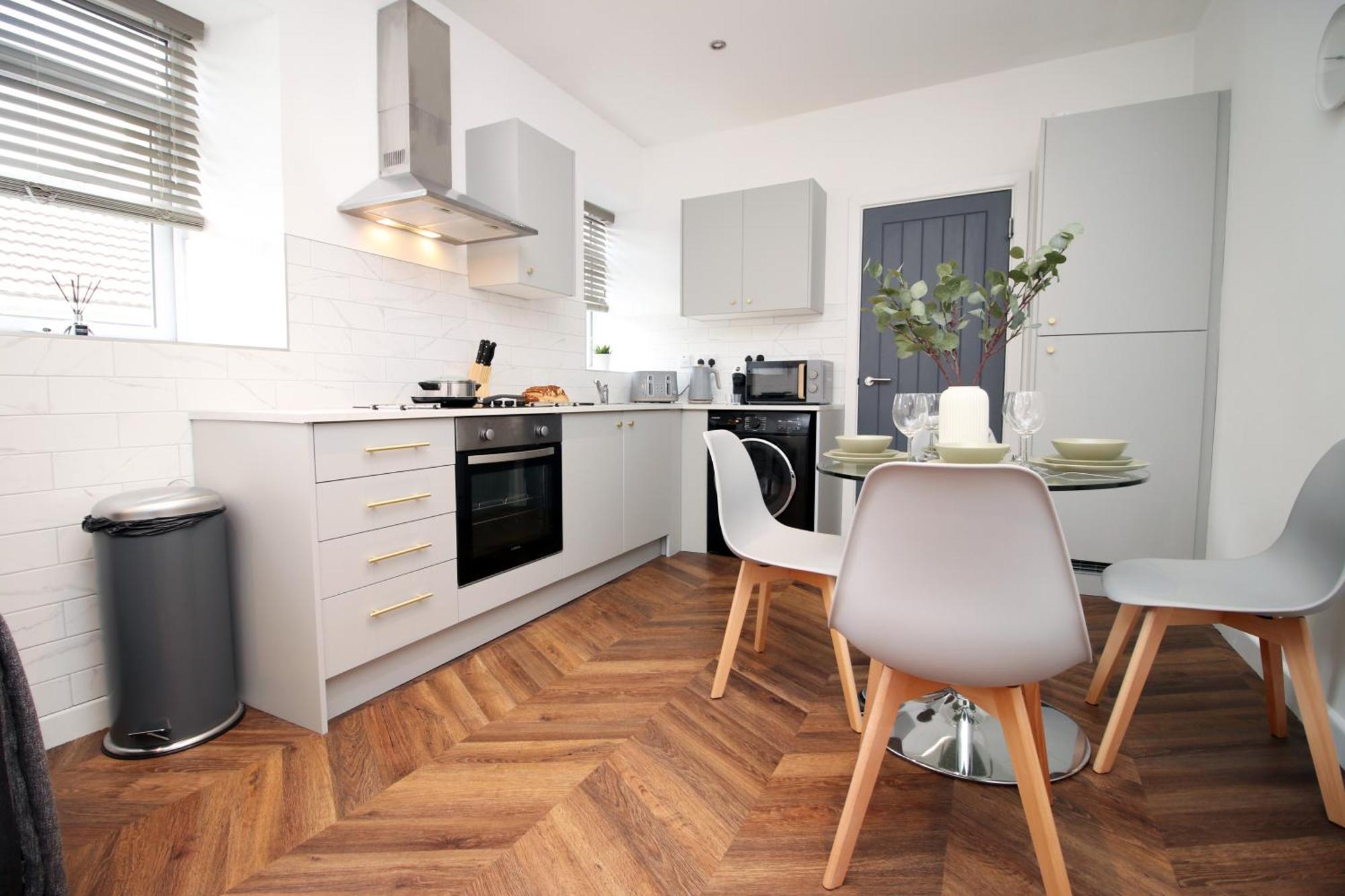 Fully Equipped Kitchen, Parking, City Centre Суонзи Екстериор снимка