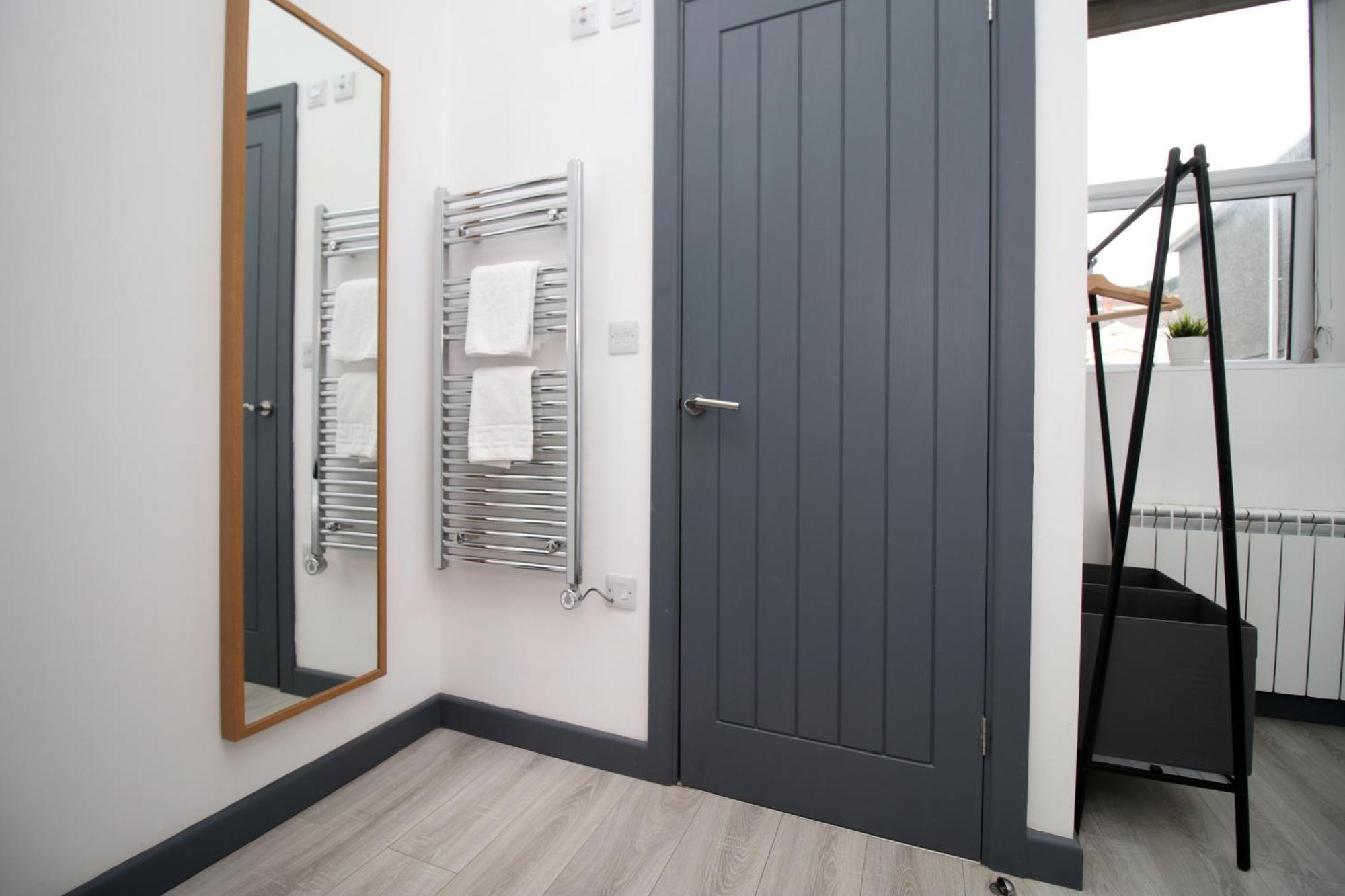 Fully Equipped Kitchen, Parking, City Centre Суонзи Екстериор снимка
