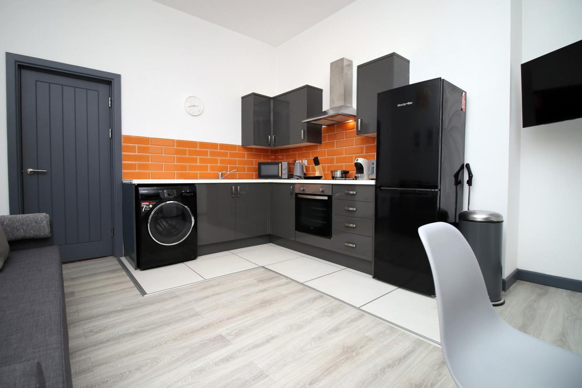 Fully Equipped Kitchen, Parking, City Centre Суонзи Екстериор снимка