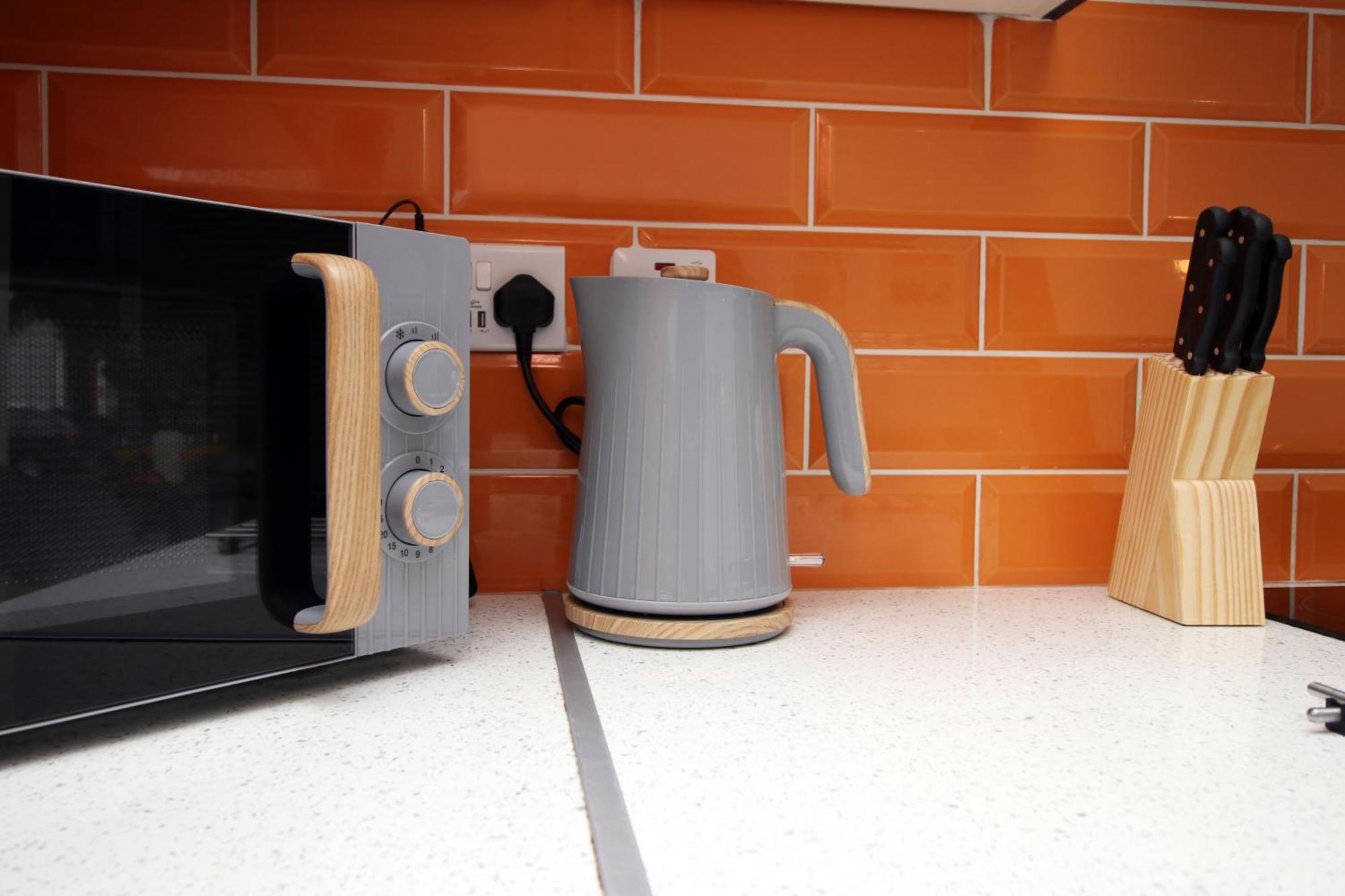 Fully Equipped Kitchen, Parking, City Centre Суонзи Екстериор снимка