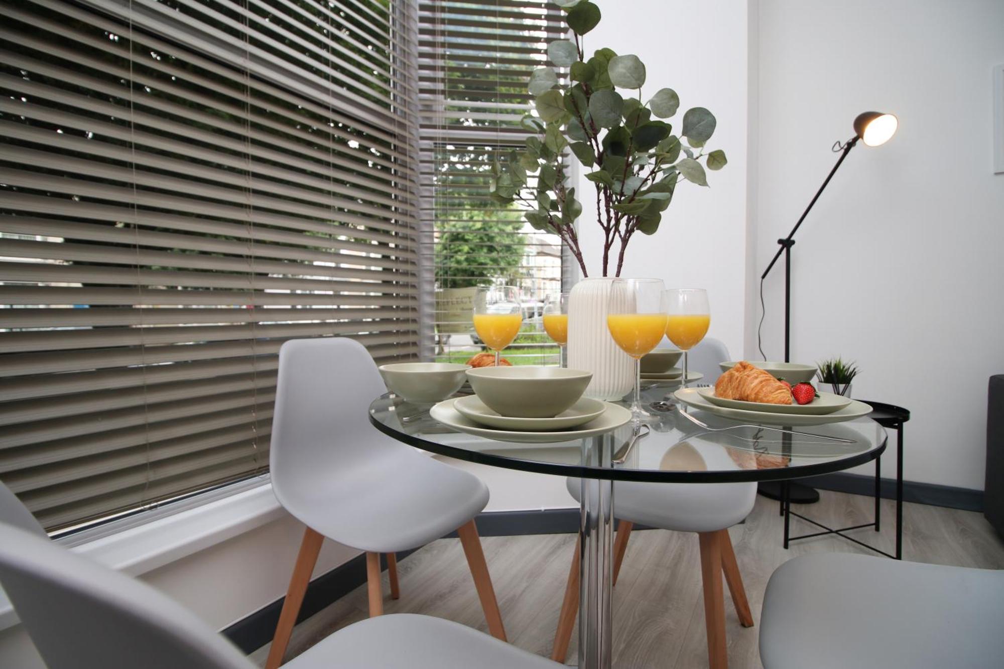 Fully Equipped Kitchen, Parking, City Centre Суонзи Екстериор снимка